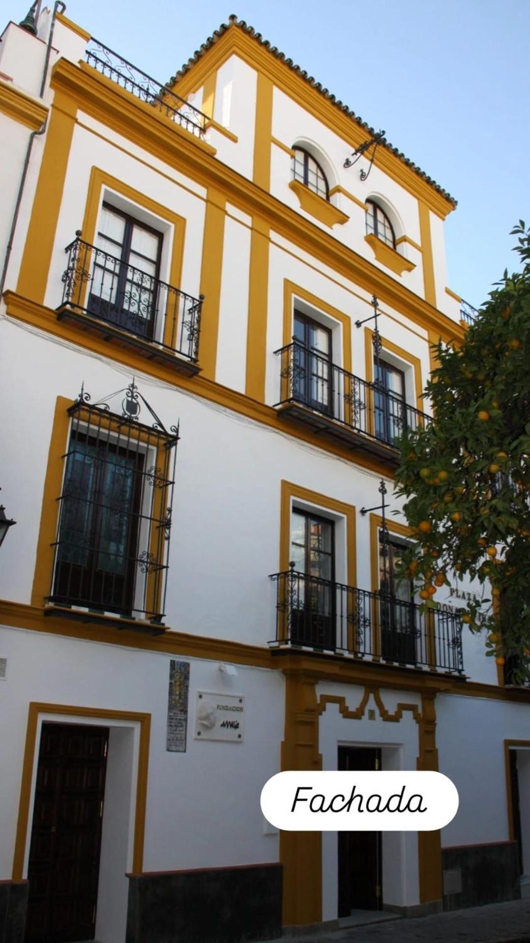 Apartamentos En La Plaza Dona Elvira, 7 Sevilla Bagian luar foto