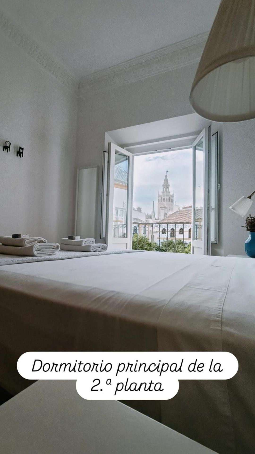 Apartamentos En La Plaza Dona Elvira, 7 Sevilla Bagian luar foto