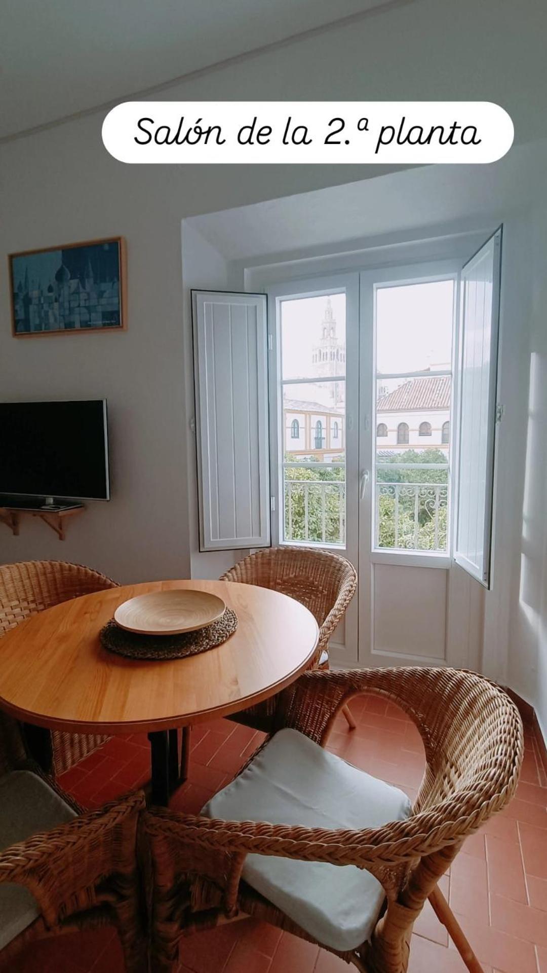 Apartamentos En La Plaza Dona Elvira, 7 Sevilla Bagian luar foto